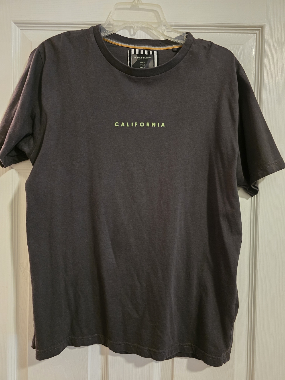 Denim & Flower California Graphic Tee - Black/Gray Size L OFFERS WELCOME!!!